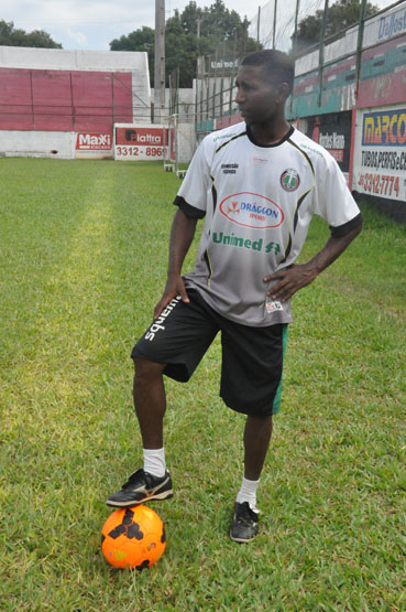 O técnico Almir Fraga faz os últimos acertos no time