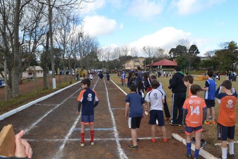As provas foram realizadas na pista de atletismo da URI