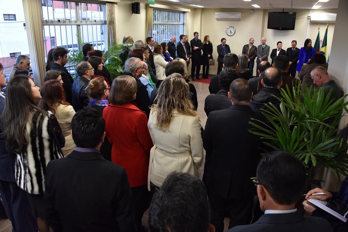 O ato de inauguração foi realizado na tarde de quinta-feira, dia 9, contou com a presença e pronunciamento da desembargadora Beatriz Renck e prestigiado por lideranças locais e estaduais, como o prefeito Luiz Valdir Andres, Deputado Estadual Eduardo Loureiro, juízes, promotores e advogados