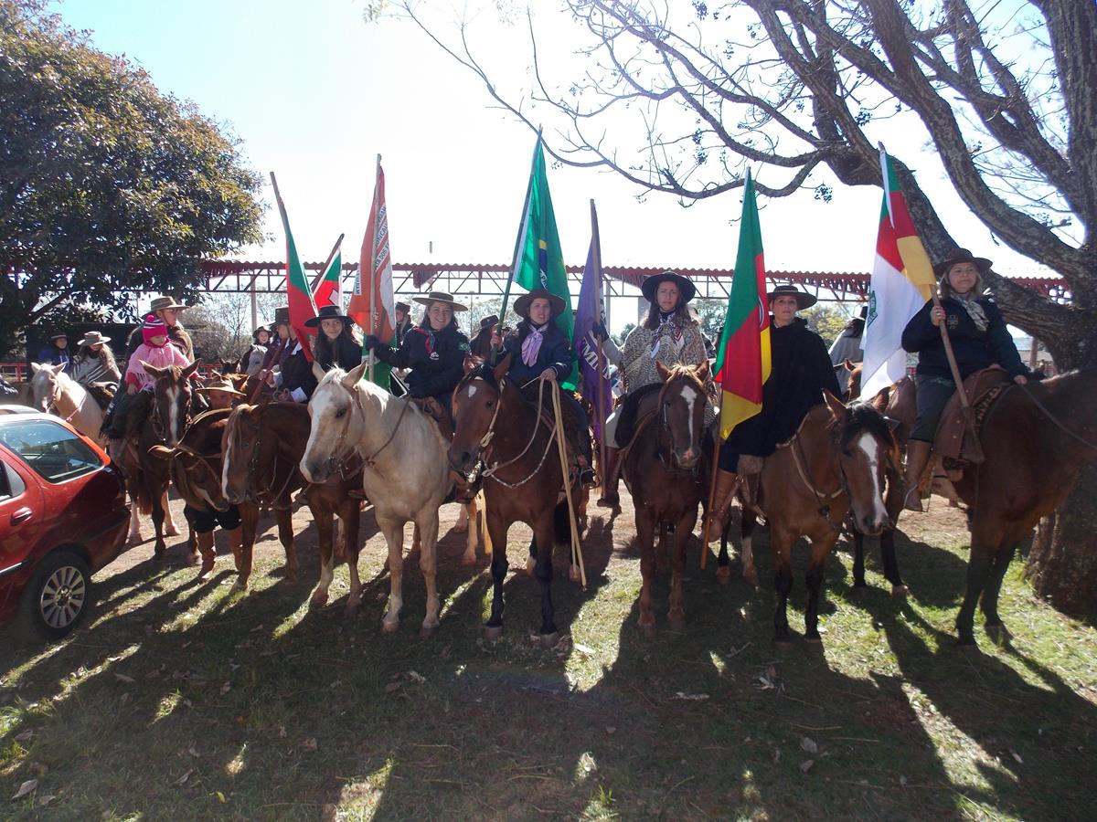 5º edição da cavalgada feminina foi realizado no último domingo, dia 12. A chegada foi no parque de exposições Siegfried Ritter