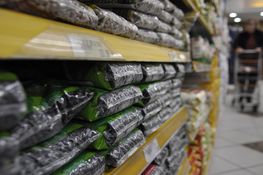 Os grãos, cereais e farináceos, que representam 14,89% do total da cesta, exibiram aumentos significativos nos preços