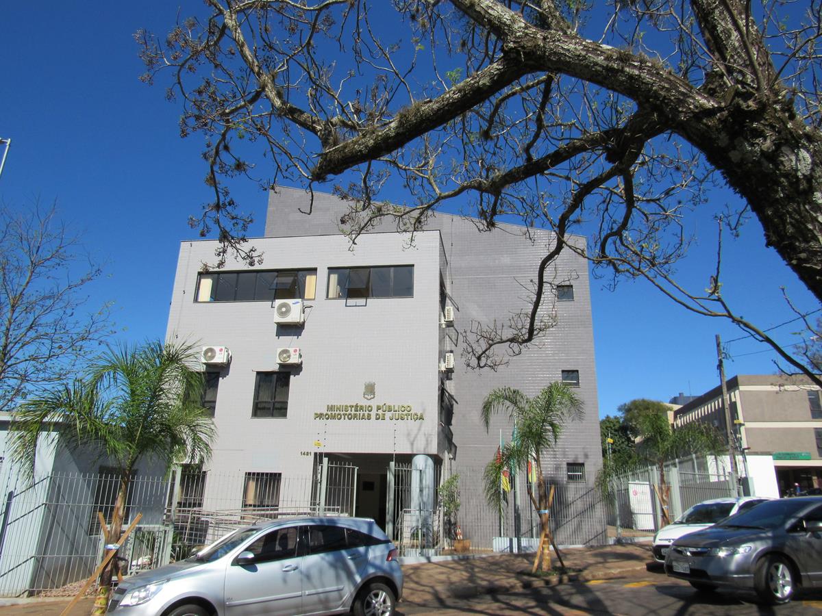 O Cartório da Promotoria de Justiça Cível de Santo Ângelo está localizada na Av. Brasil, 1421,  3º andar e o atendimento é entre às 9h e 11h e das 14h às 17h30min