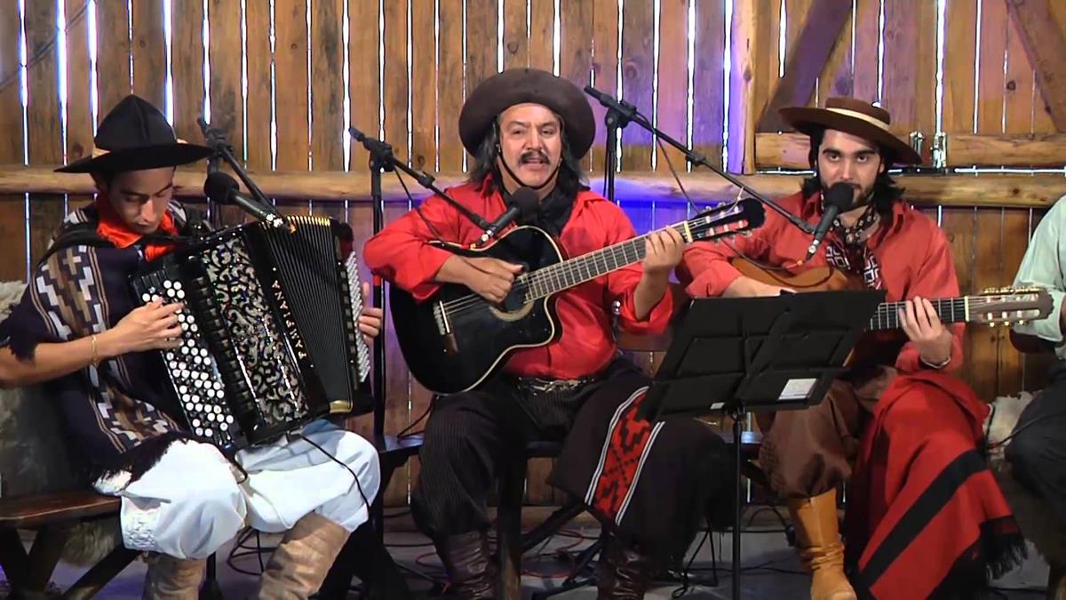 Enquanto ocorre a apuração do resultado final do 9º Canto Missioneiro o público assiste ao show de Jorge Guedes e Família. Compositor de música gaúcha e missioneira que, junto com a família, leva as raízes e a cultura do Rio Grande além-fronteiras. De São Luiz Gonzaga é, ao mesmo tempo, o índio e o gaúcho – até na estampa. Considerado um dos mais importantes artistas do Rio Grande do Sul.  