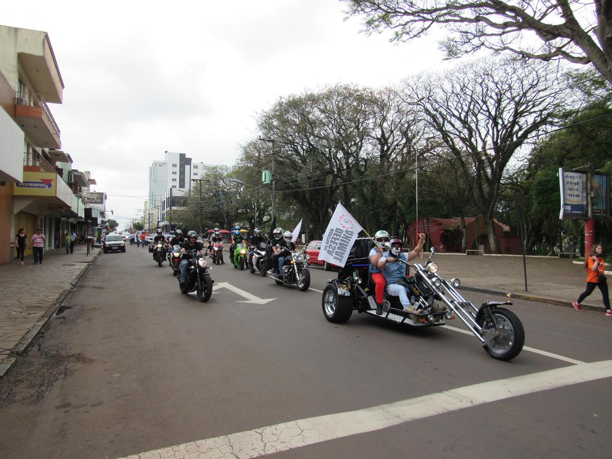 Motociclistas se uniram a marcha e seguiram motorizados para chamar a atenção da marcha