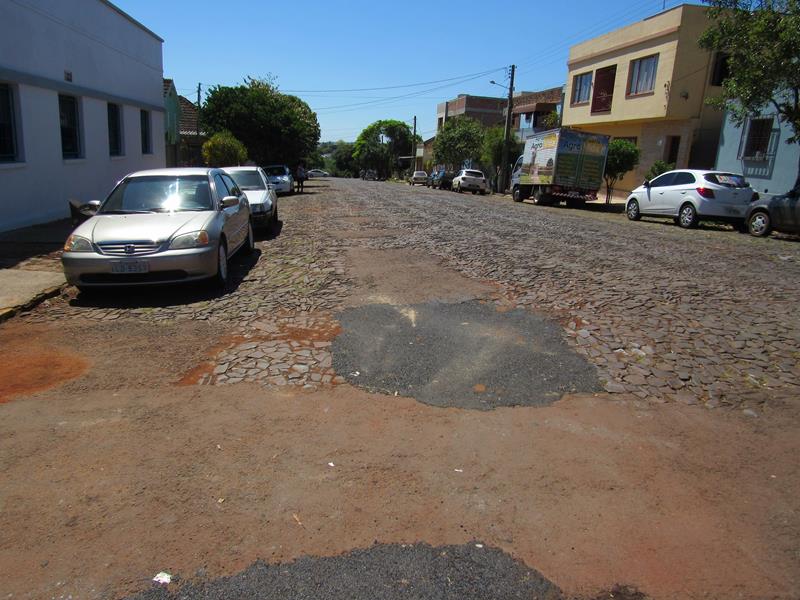 Rua Independência (entre a Av. Brasil e a Rua Tiradentes)