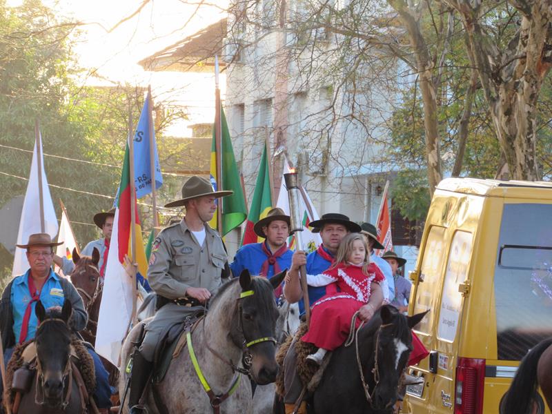 Abertura da Semana Farroupilha aconteceu no final da tarde de ontem con Centro Histórico