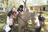 Equoterapia é um método terapêutico e educacional, que utiliza o cavalo dentro de uma abordagem multidisciplinar e interdisciplinar