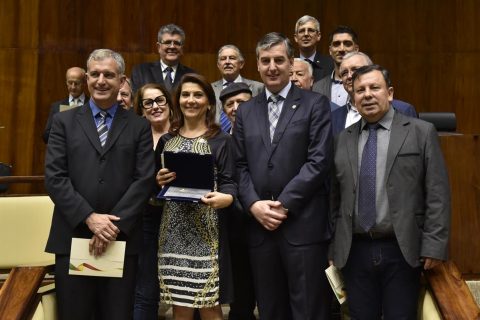 Presenças: na mesa de honra que dirigia os trabalhos durante a sessão na Assembleia, estiveram presentes a presidente Clélia Koch, o prefeito eleito Jacques Barbosa, o presidente da Câmara de Vereadores, vereador Vando Ribeiro e o presidente da Associação Gaúcha de Desenvolvimento do Varejo (AGV), Wilson Noier. Ao final dos trabalhos, a Assembleia Legislativa entregou uma placa comemorativa pelos 50 anos.