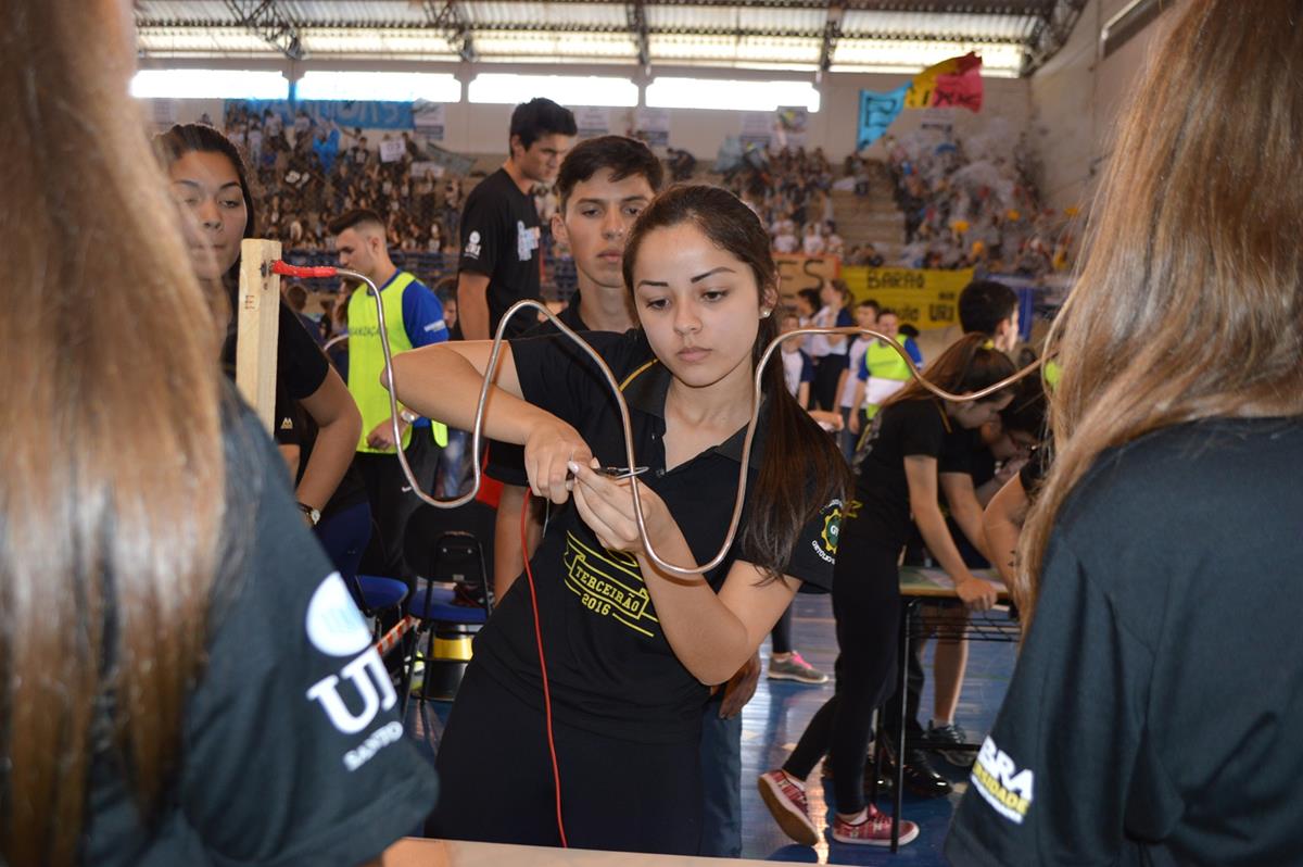 Durante o Descubra a Universidade cada coordenação de curso elabora atividades que permitem aos jovens conhecerem melhor as propostas de ensino