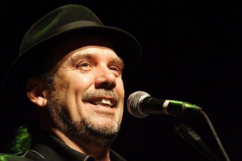 Beto Pires, cantor e humorista