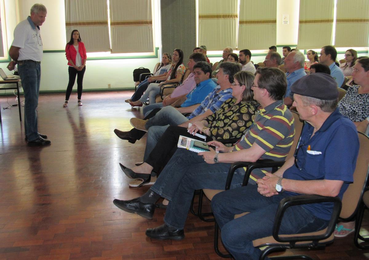 O encontro foi realizado no auditório da ACISA na tarde de quinta-feira