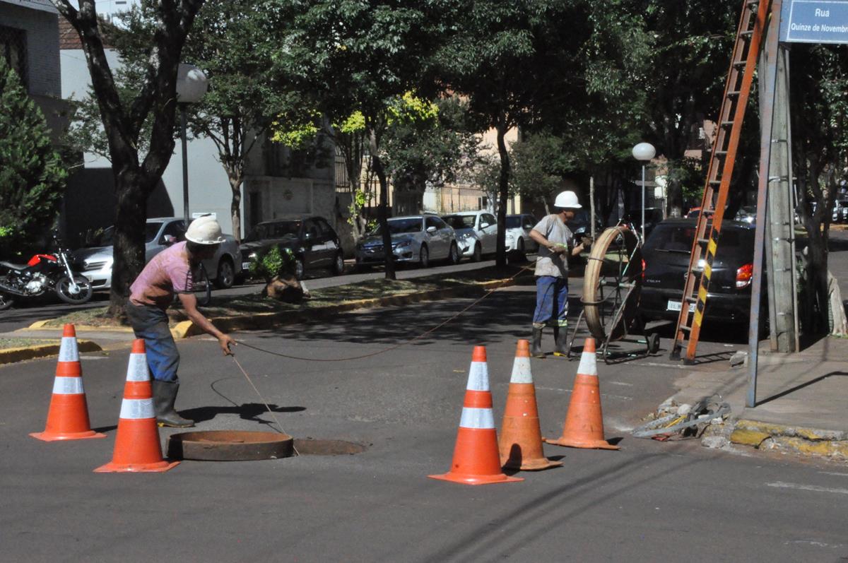 Equipes da Sinos Telecom trabalharam durante a semana na instalação de cabos de fibra óptica 