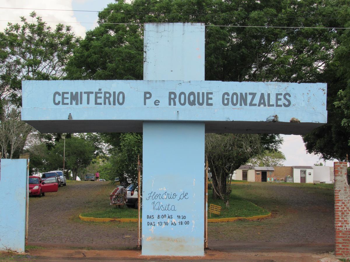 Pórtico de entrada do Cemitério Municipal Padre Roque Gonzales