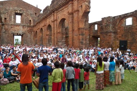 Apresentação da cultura indigena no Sítio Arqueológico de São Miguel das Missões