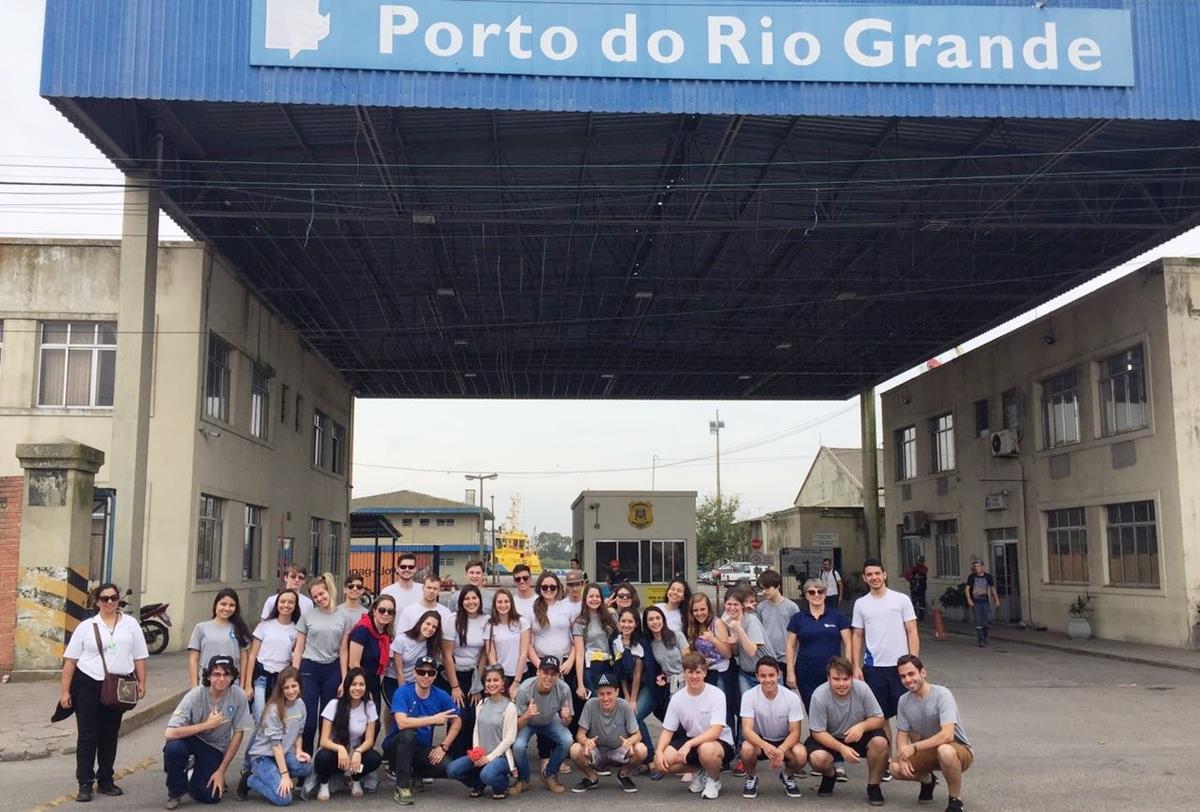 Alunos do 2º e 3º Ano do Ensino Médio visitaram as cidades de Pelotas, Rio Grande,  São José do Norte e Santa Vitória do Palmar