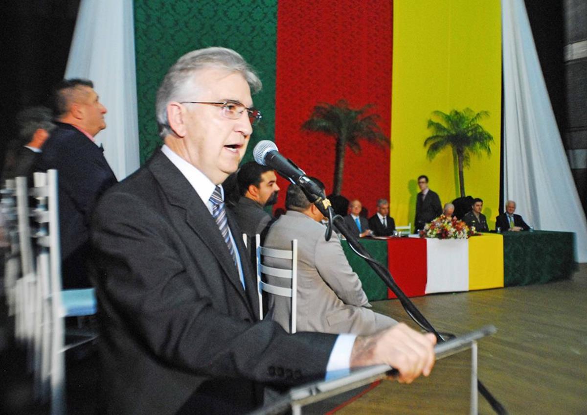 Adolar Queiroz (PDT) foi escolhido como presidente do Legislativo durante a solenidade de posse dos vereadores, do prefeito e vice-prefeito 