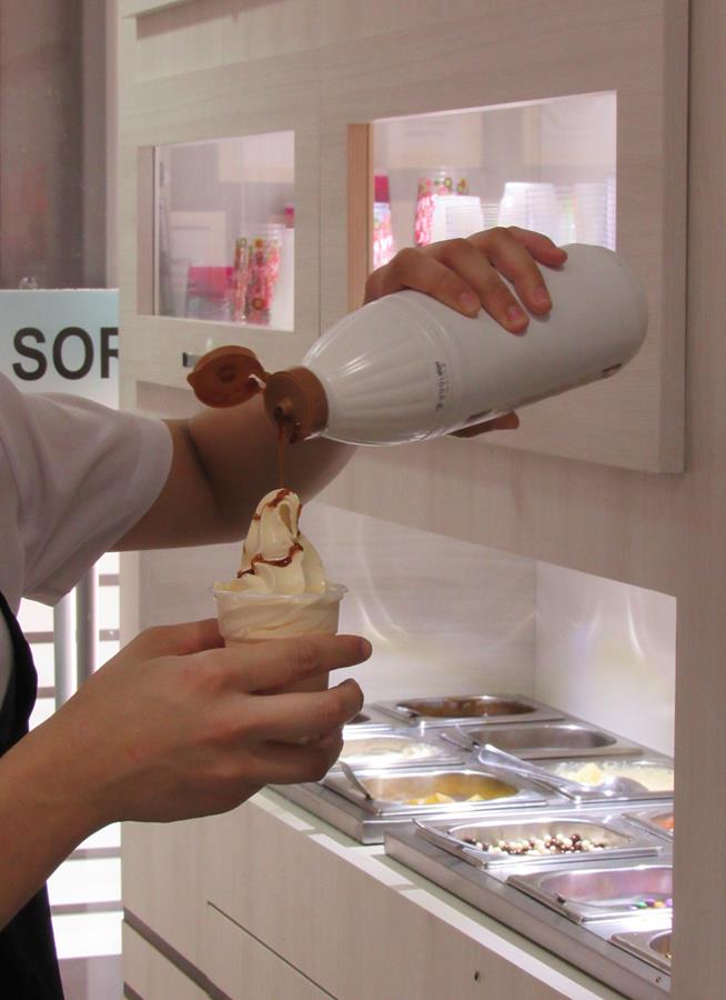 O novo buffet de sorvetes é composto de 12 sabores e acompanhamentos ao gosto do cliente