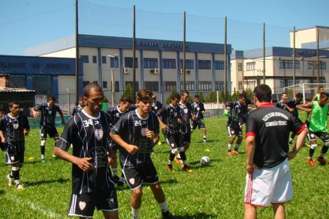 O time iniciou trabalhos intensivos em campo reduzido, com troca de passes, associações de rotinas e treinamento tático em diferentes situações de jogo