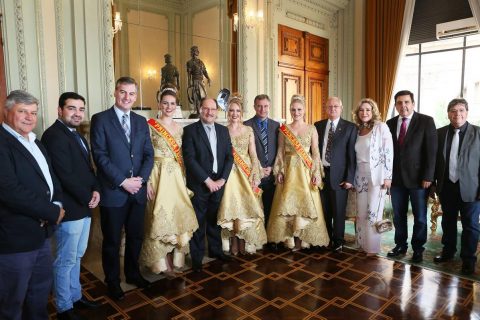 Comitiva santo-angelense foi recepcionada pelo governador do Estado, José Ivo Sartori, no Palácio Piratini
