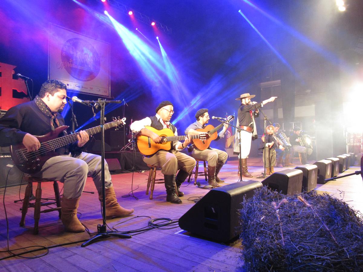 O 10º Canto Missioneiro e 9º Canto Piá Missioneiro consiste em um festival de composição musical com temática nativista