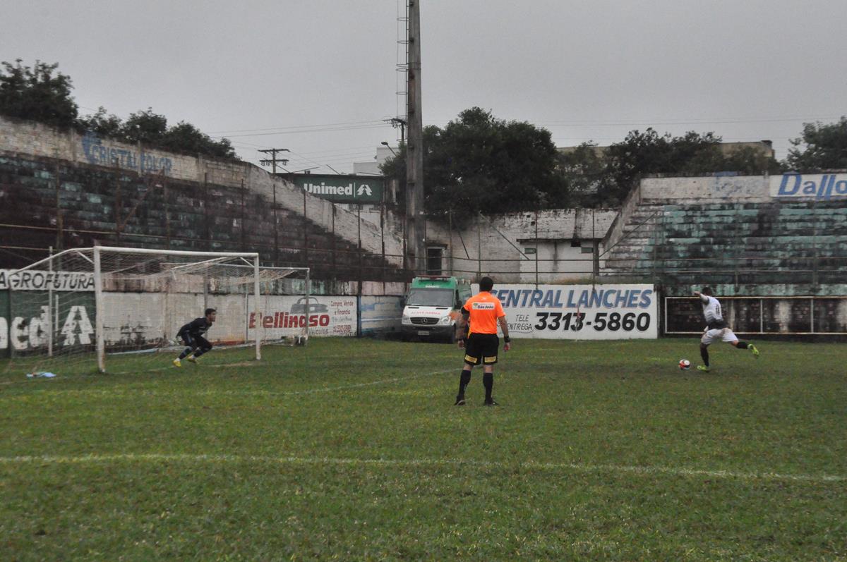 Gol do Elite contra o Grêmio foi marcado de pênalti por Dimitry ainda no primeiro tempo. Partida terminou em 3 a 1 para o tricolor e foi realizada no último domingo, dia 28, no Estádio da Zona Sul