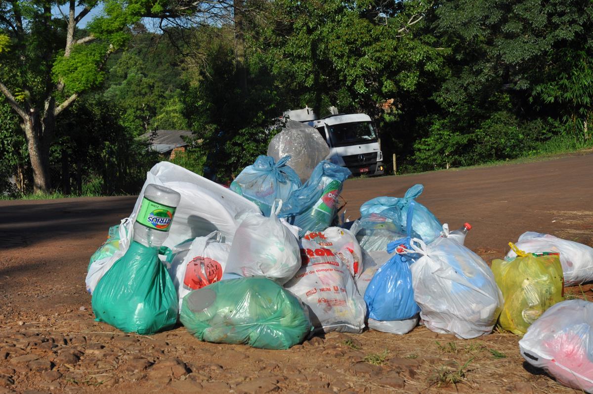 Segundo a Ecos do Verde, a separação do lixo não vem acontecendo corretamente