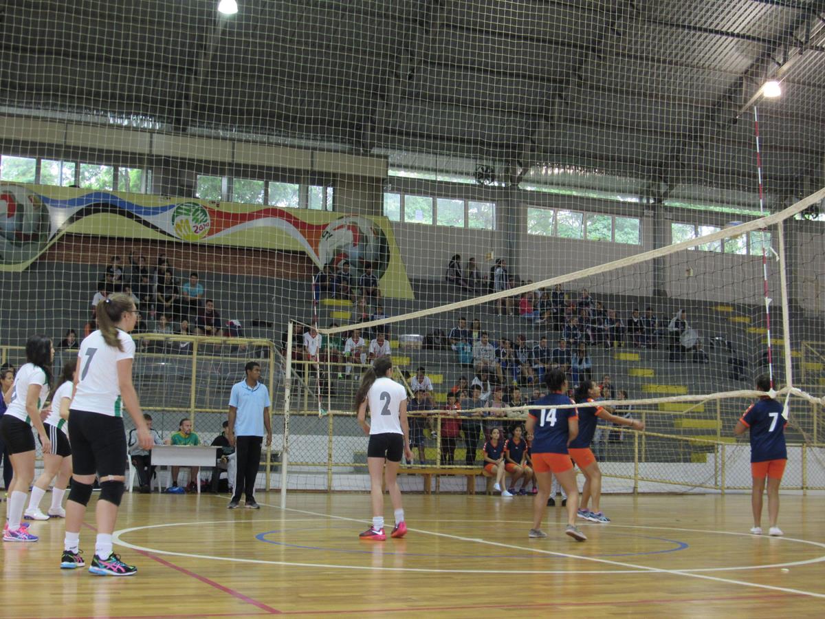 Voleibol juvenil feminino entre IF Farroupilha e Unírio Carrera Machado