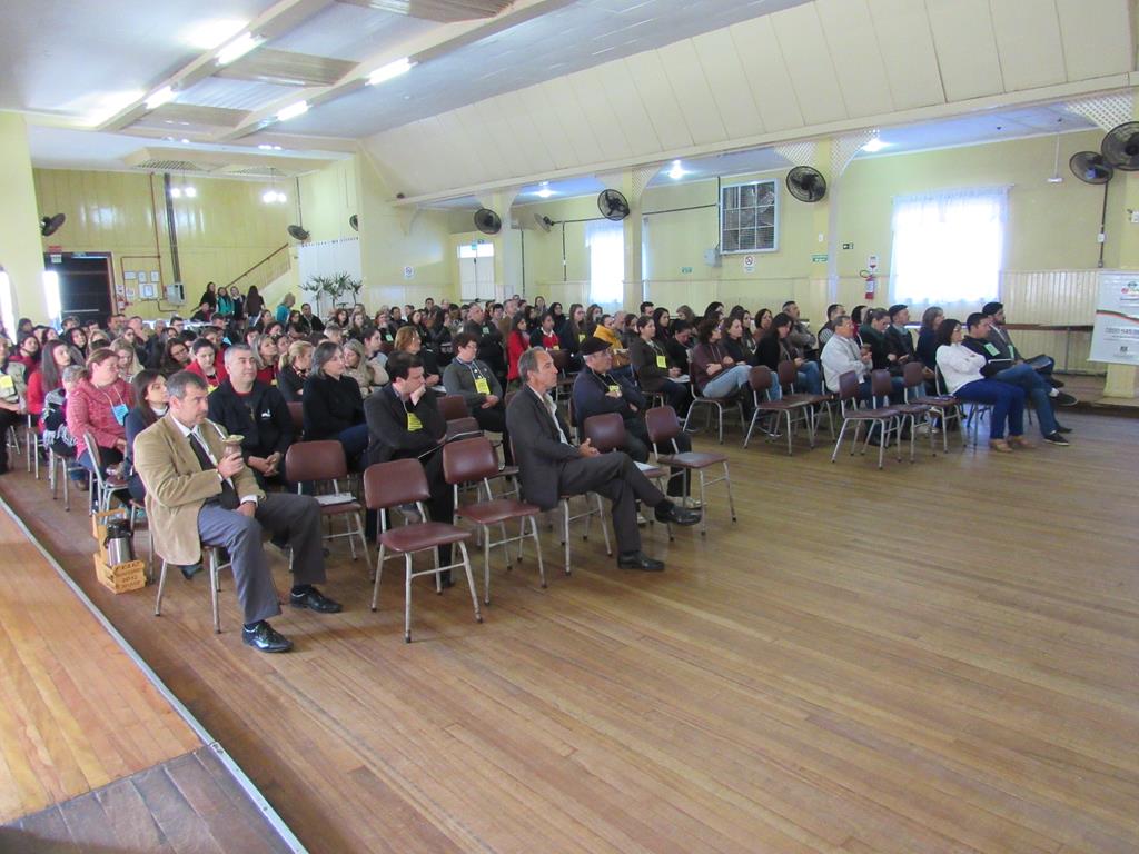 A conferência foi realizada na sede social do Clube Comercial