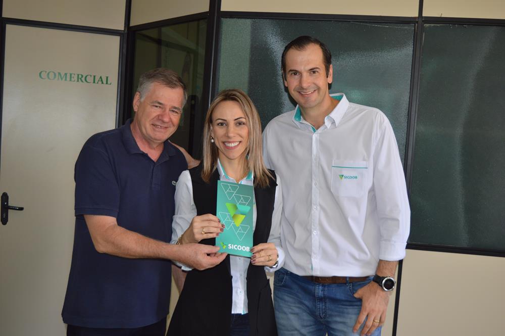 Empresário Arlindo Diel recebeu a Sub Gerente Valeria Casanova S. Loureiro e o Gerente Tiago Luis Stoll na manhã da última quinta-feira, dia 5 