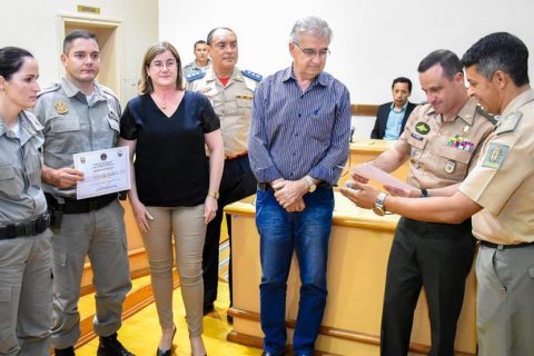 comandante do 7ºRPMon, Tenente Coronel José Vilmar Robaina da Jornada, recebeu uma placa em honra aos serviços prestados pela corporação