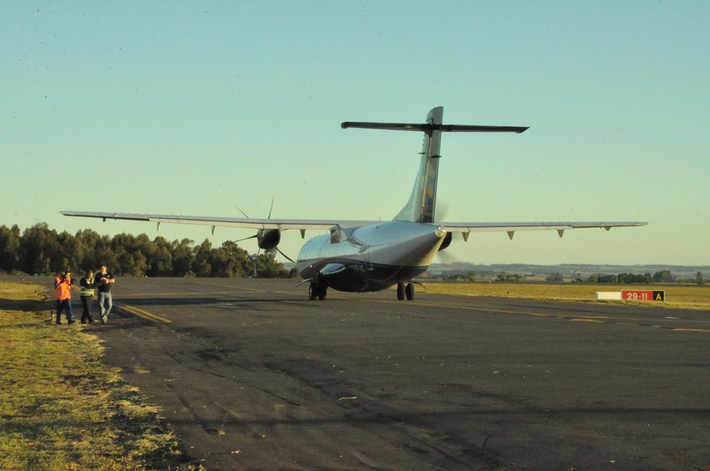 Avião da Azul - primeiro pouso e decolagem no Aeroporto de Santo Ângelo (3) (Copy)