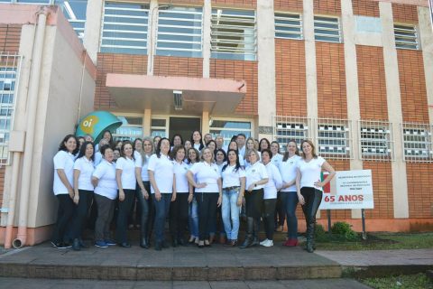 Foto - Marcos Demeneghi - Equipe da 14ª CRE em frente a sede localizada em Santo Ângelo