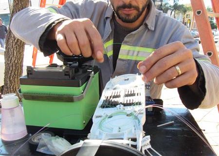 Reparando uma fibra optica (Copy)