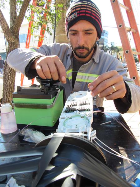 Reparando uma fibra optica (Copy)