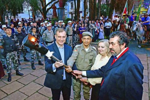 1-i-Abertura da Semana Farroupilha-foto fernando gomes (Copy)