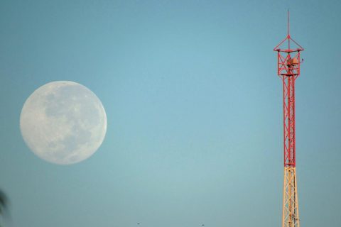 Lua e torre de antena da URI (2) copiar (Copy)