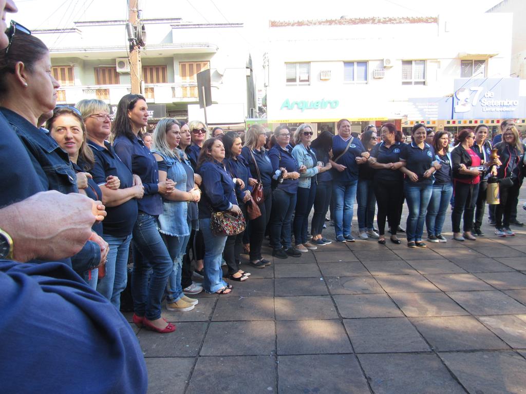 Professores paralizam e cruzam os braços por 41 minutos (5) (Copy)