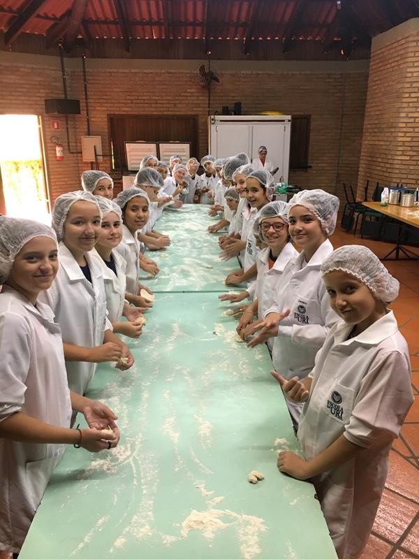 Páscoa Escola- fabricação pães (Copy)