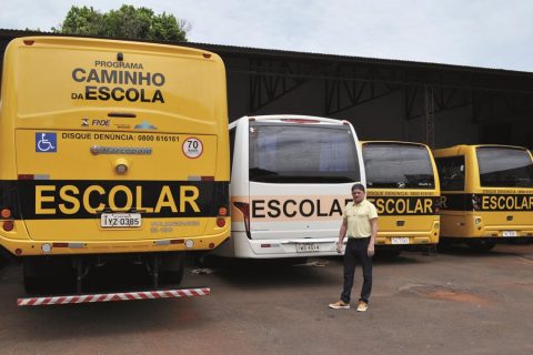 Segundo o secretário de Educação, Nanaco, o município oferece 24 roteiros do transporte - Foto Rodrigo Bergsleithner (Copy)