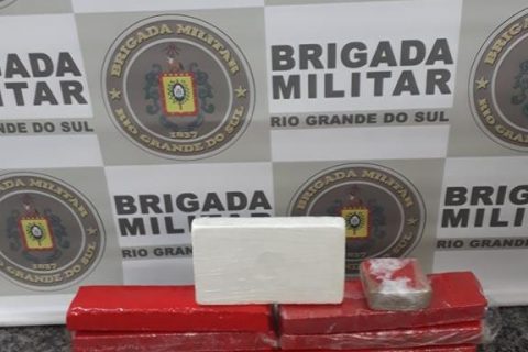 Divulgação Cmt 7° RPMon - Uma mulher e outro menor guardavam 1 kg de cocaína e mais de 7 kg de maconha