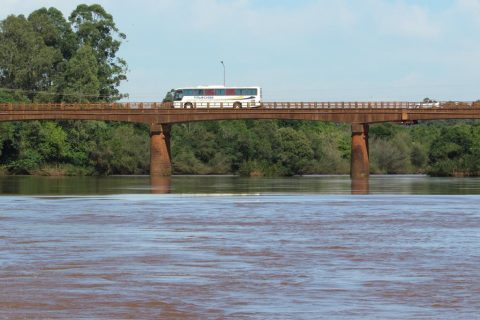Ponte sob o Rio Ijuí entre os municípios de Santo Ângelo e Entre-Ijuís - Foto: Marcos Demeneghi