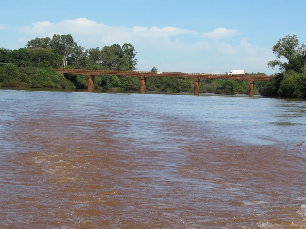 Ponte sob o Rio Ijuí - Divisa de Santo Ângelo e Entre-Ijuís - Foto Marcos Demeneghi 