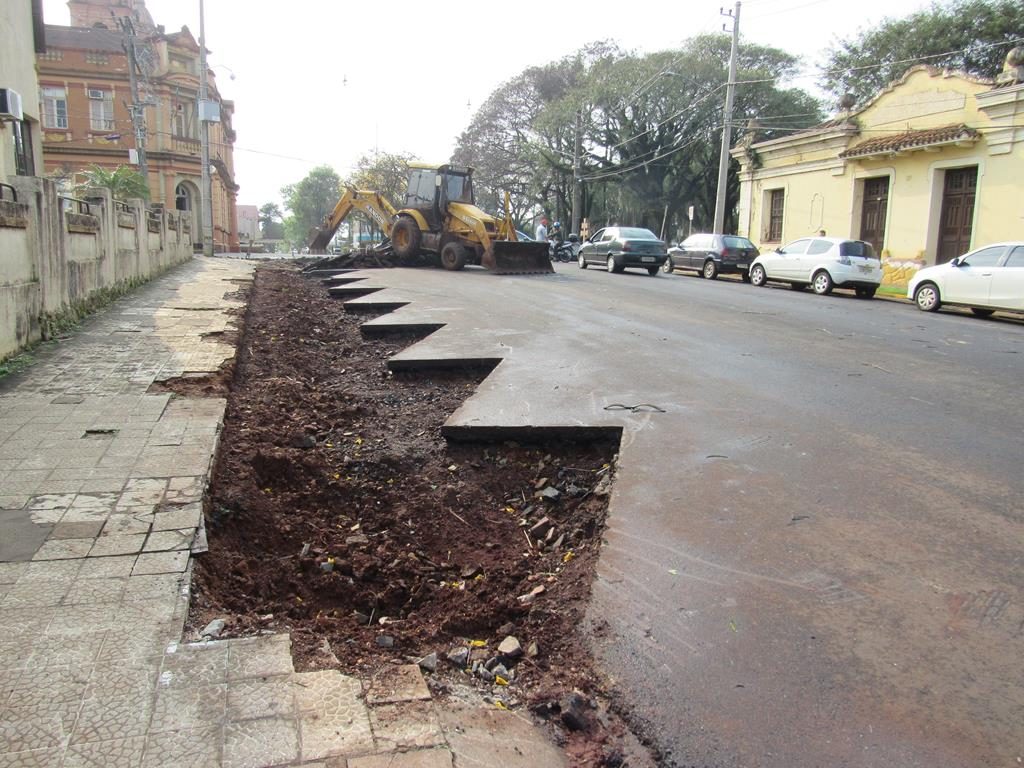 Rua Antônio Manoel em processo de construção do estacionamento - Foto: Marcos Demeneghi 