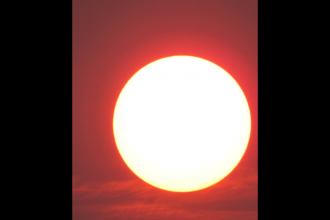 Atmosfera deixa o sol com aparência vermelha em Santo Ângelo  - Foto: Marcos Demeneghi (setembro 2020)