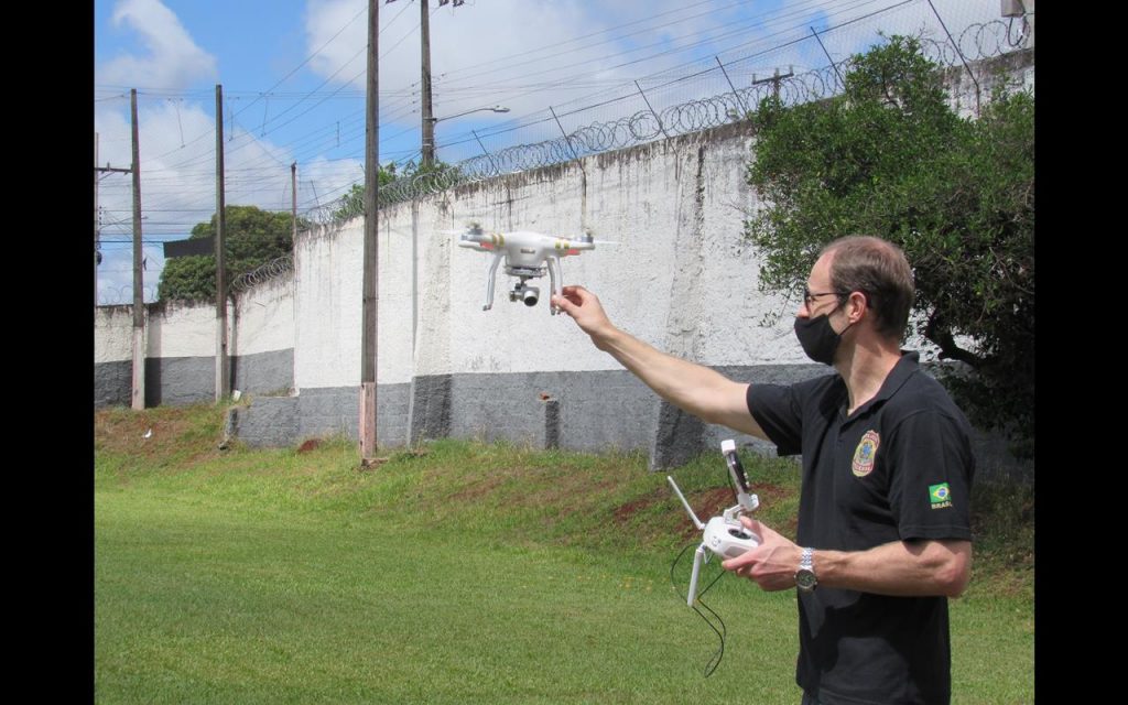 Policial Federal simula e faz testes de fiscalização com o auxílio de Drone na Delegacia de Santo Ângelo