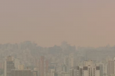 Fumaça muda a cor do céu em Porto Alegre no dia 9 de setembro de 2024 — Foto: Reprodução/RBS TV